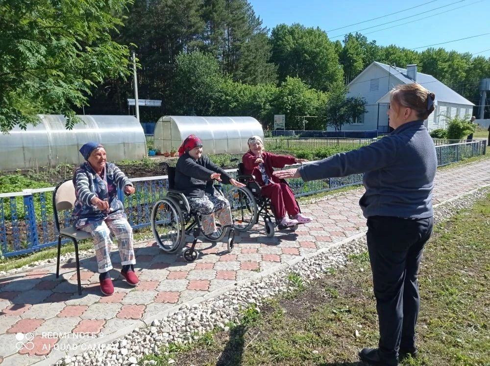 🤼‍♂️Разминка с улыбкой😇

☀️Сегодня  специалист по реабилитации Светлана Лаврентьева провела спорти