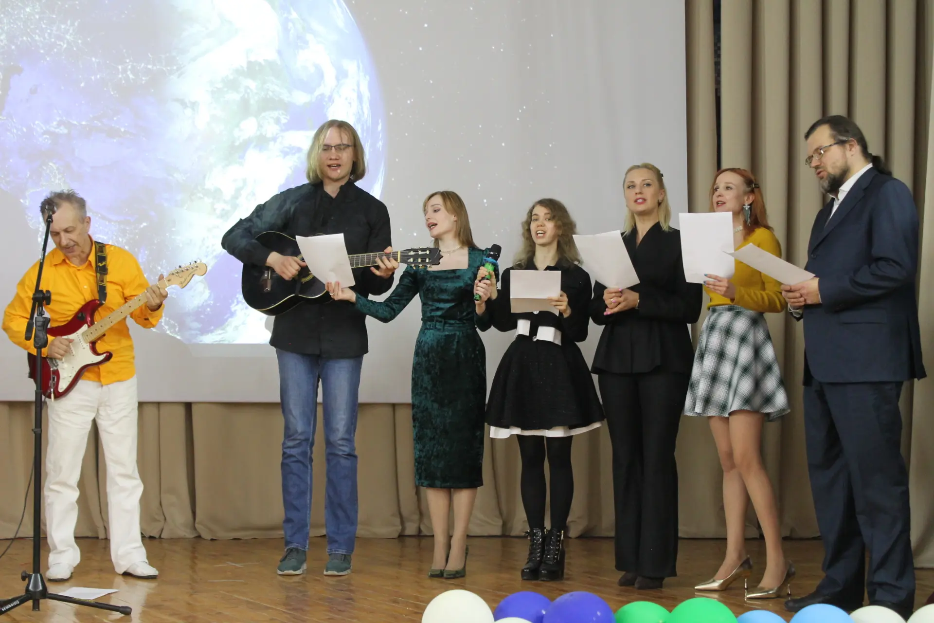 ✨️ О вечере «Планеты» ✨️  🌏 «Жизнь- это я, это мы с тобой»- этими словами гимна клуба «Планета» откр