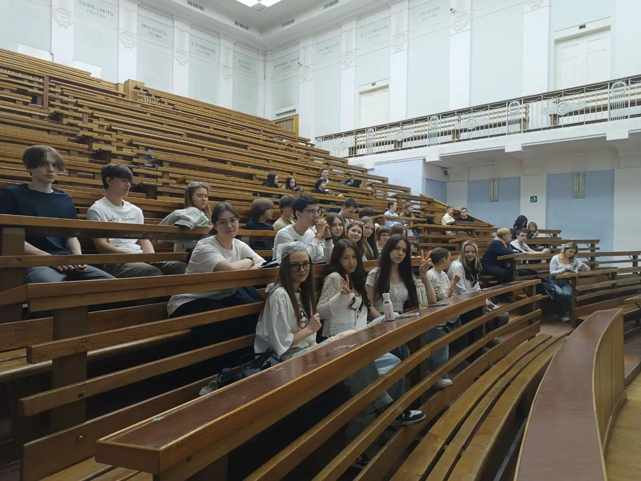 💼 Погружение в мир предпринимательства  📈 Во время каникул учащиеся предпринимательского 10-А класса