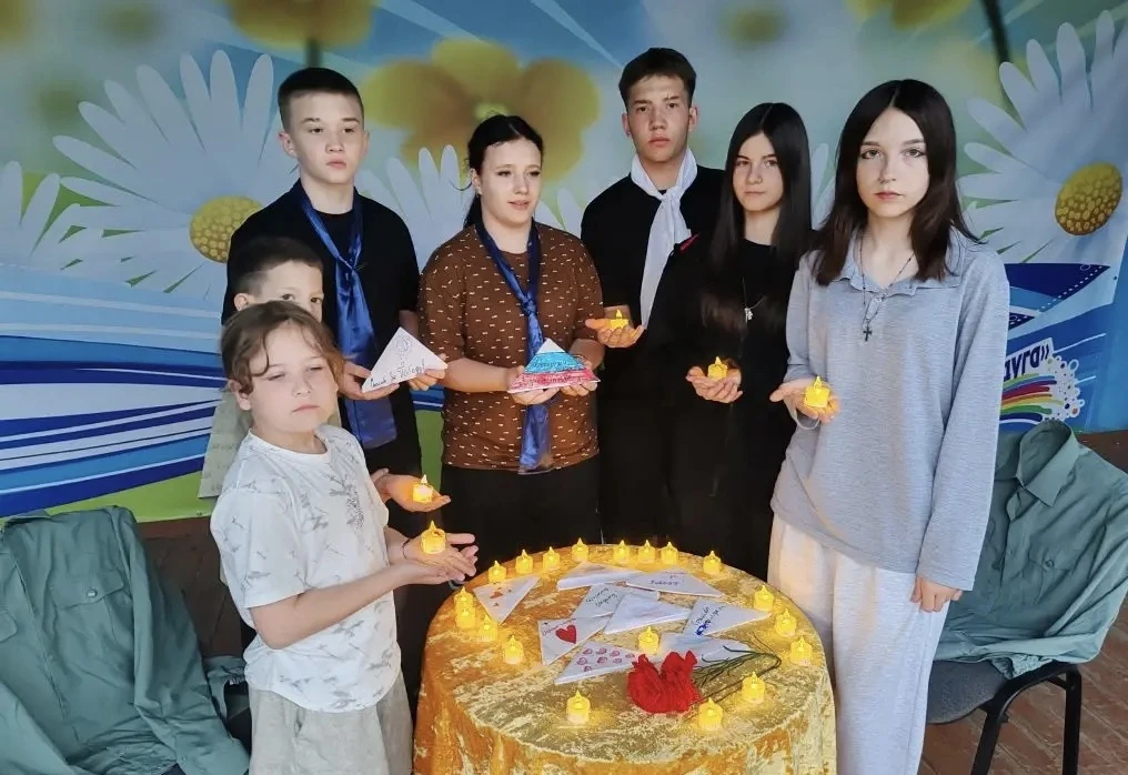 🌟 Квест-игра "Дорогами войны" в ДОЛ «Радуга»! 🇷🇺 🌟

В рамках празднования Дня России в ДОЛ «Раду