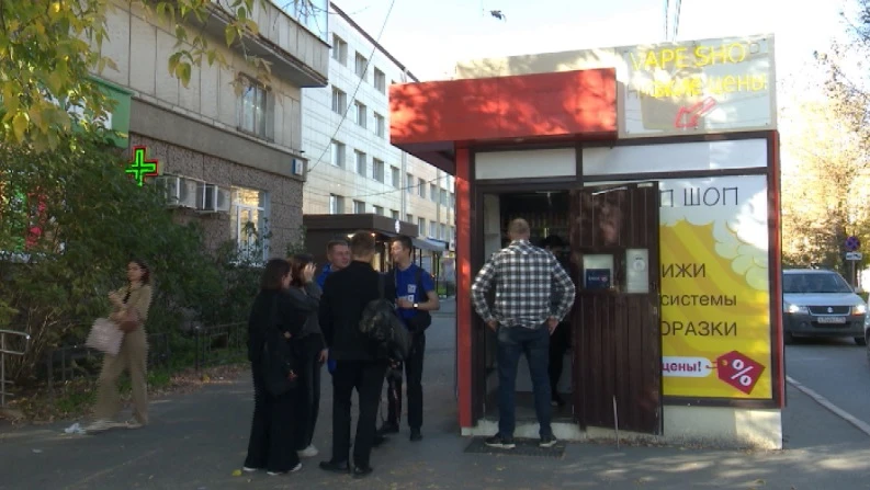 В Екатеринбурге провели рейд по нелегальной продаже сигарет и вейпов