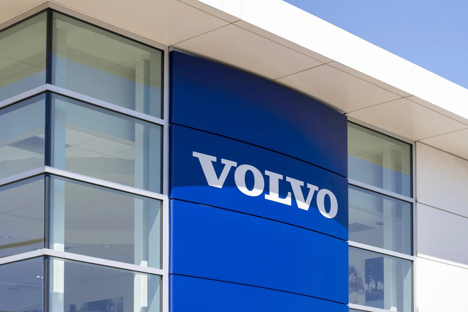 😀 Камбэк, которого никто не ждал: шведская Volvo официально зарегистрировала товарный ...
