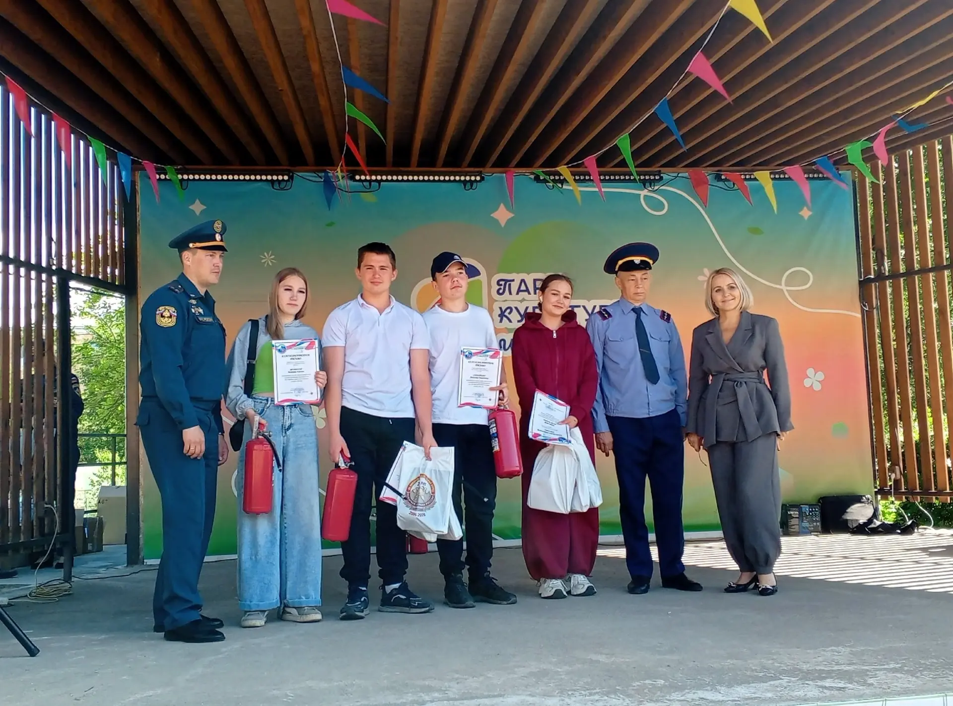 Юные спасатели: как ученики Клевакинской школы потушили пожар