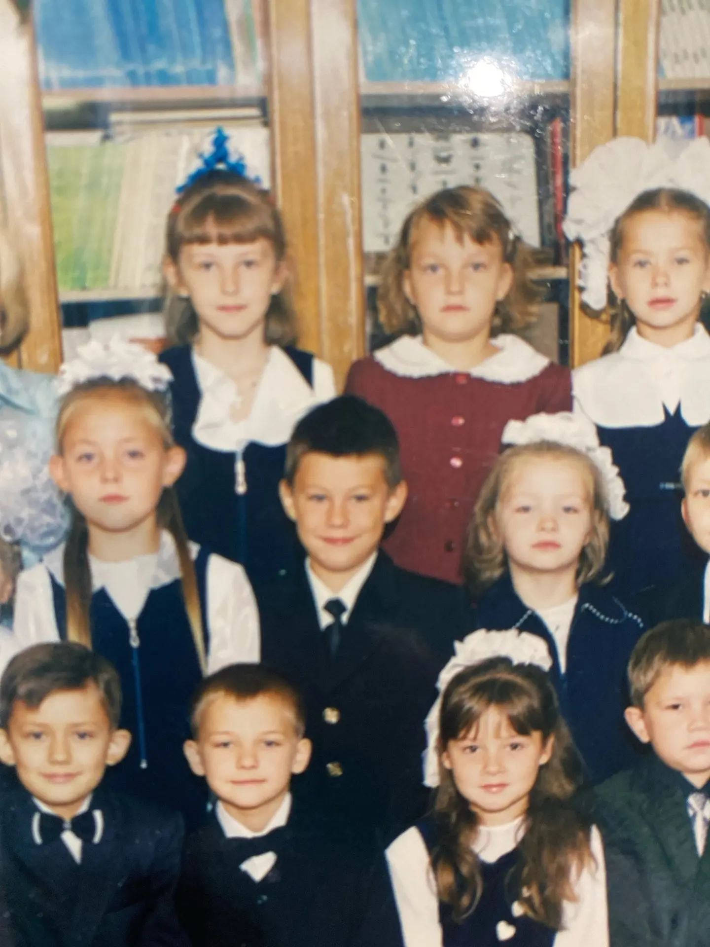 Вспомнил как в 26 лет я еду со своей одноклассницей, другом Аминат на машине.