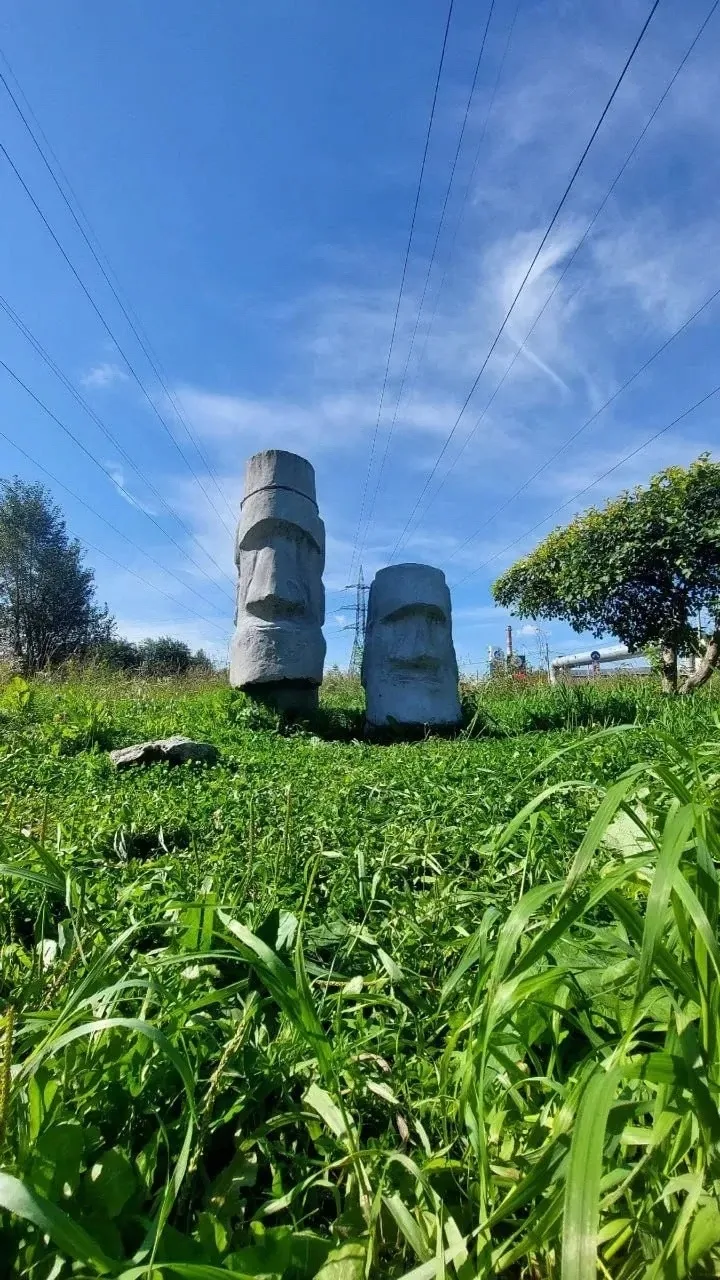 🗿Она из самых необычных местных достопримечательностей Моаи на Уралмаше