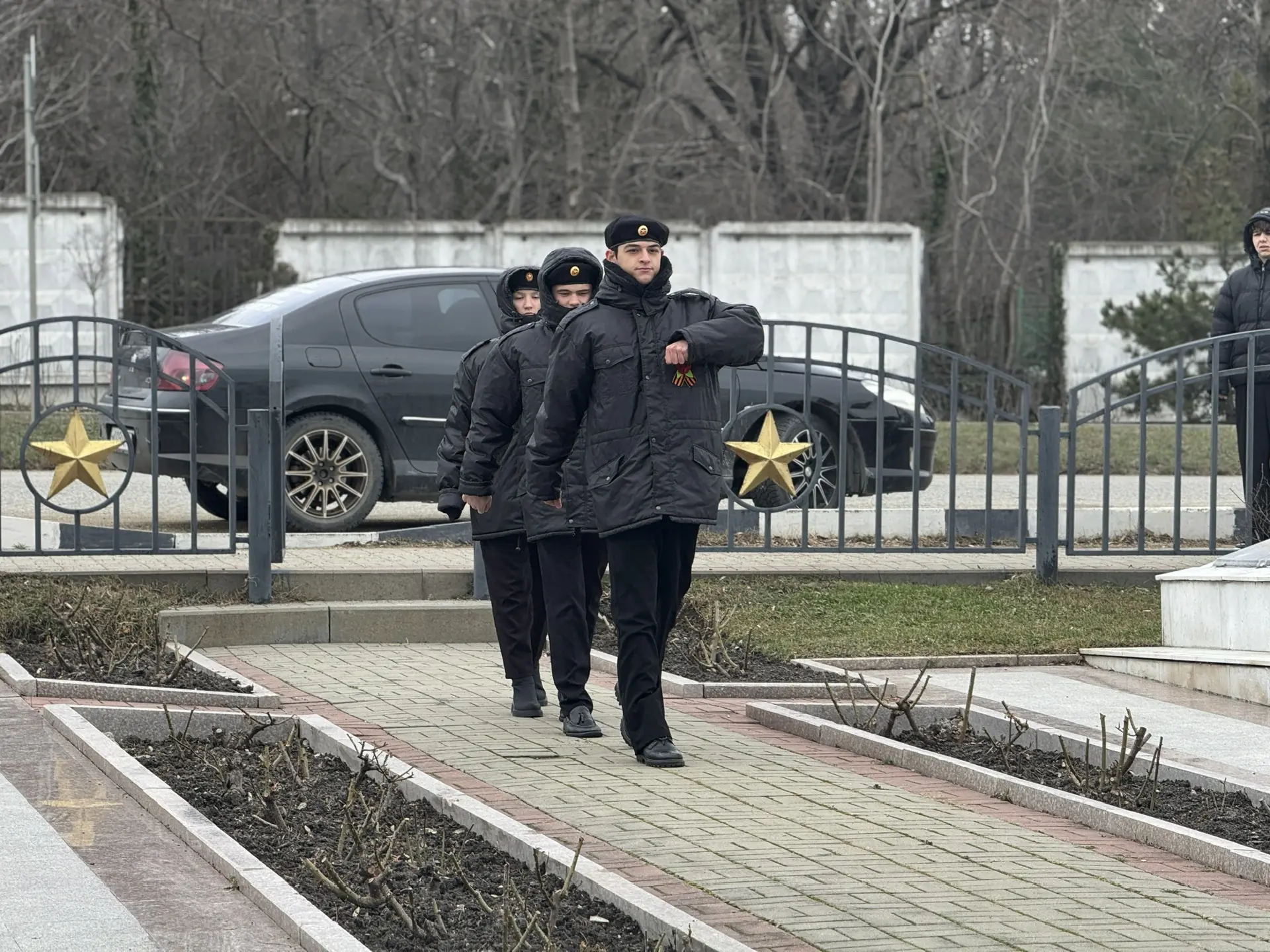 ПОЧЕТНЫЙ КАРАУЛ. ГОРДОСТЬ И ПАМЯТЬ.  Сегодня учащиеся 11 «А» класса нашей гимназии несут почетный ка