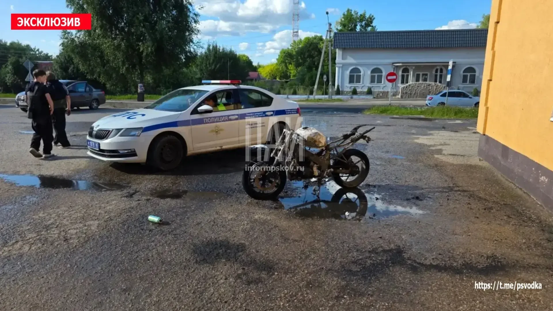 🏍Мотоцикл загорелся у дома №7 на улице Карла Маркса в Острове. 

Прибывшие пожарные подразделения л