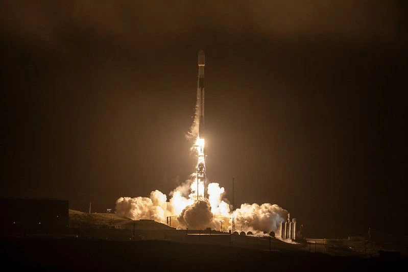 Аэрокосмическая компания SpaceX провела крупнейшее в истории IPO на нью‑йоркской бирже Nasdaq, в ход