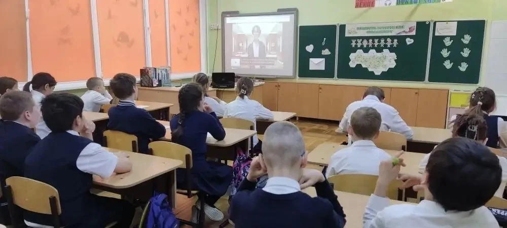 📚Сегодня в нашей школе прошли «Разговоры о важном» на тему «Ценности, которые нас объединяют».   📸Пр