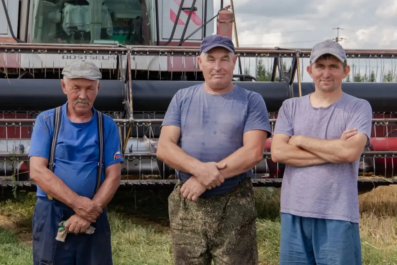 🌾 Покупая хлеб, мы редко задумываемся, какой путь он прошел. А ведь за каждой буханкой...
