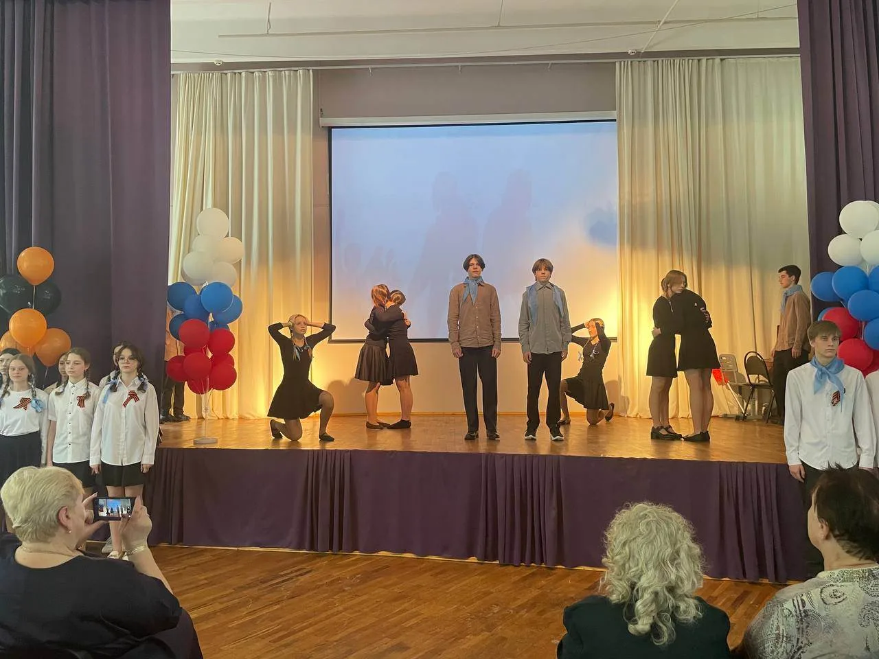 🇷🇺 И пусть поколения помнят!   🌟 В нашей школе прошёл концерт, посвящённый Дню Победы, который стал 