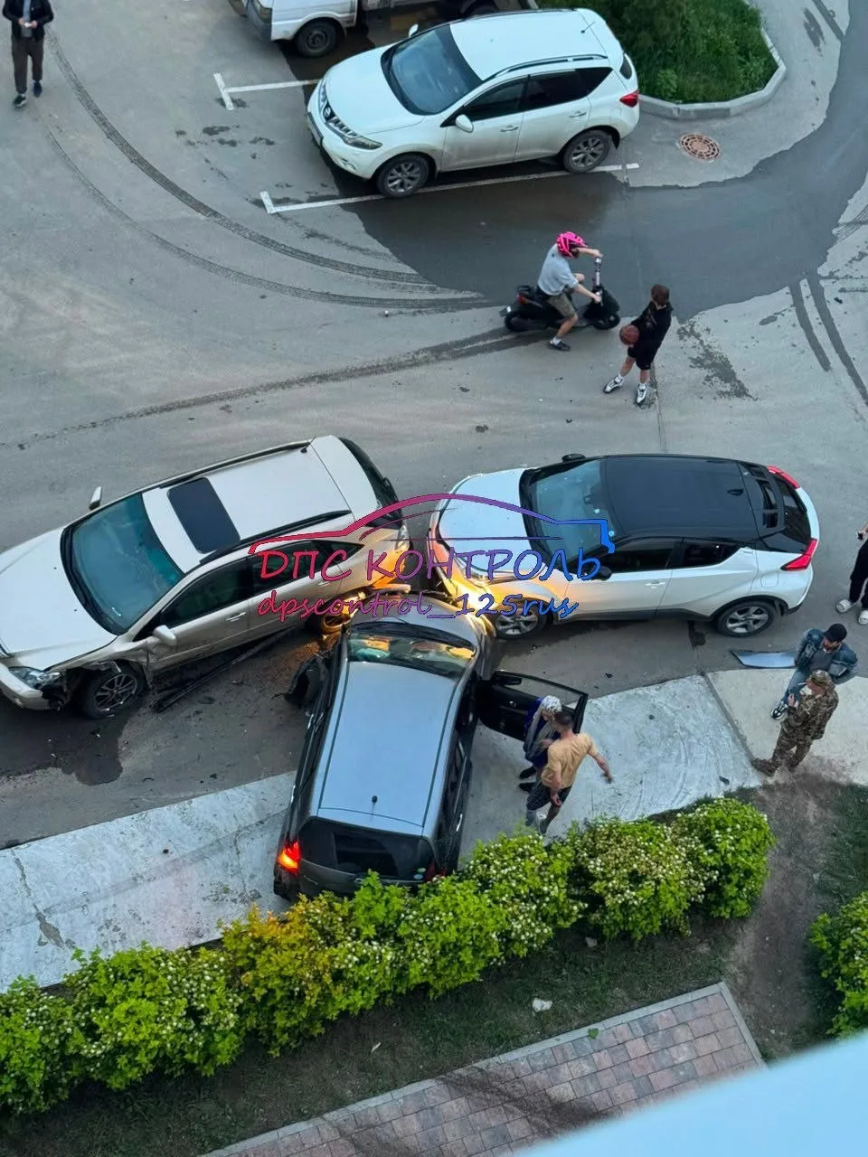🚗💥 В Снеговой Пади водитель без ноги устроил массовое ДТП, катаясь по тротуарам