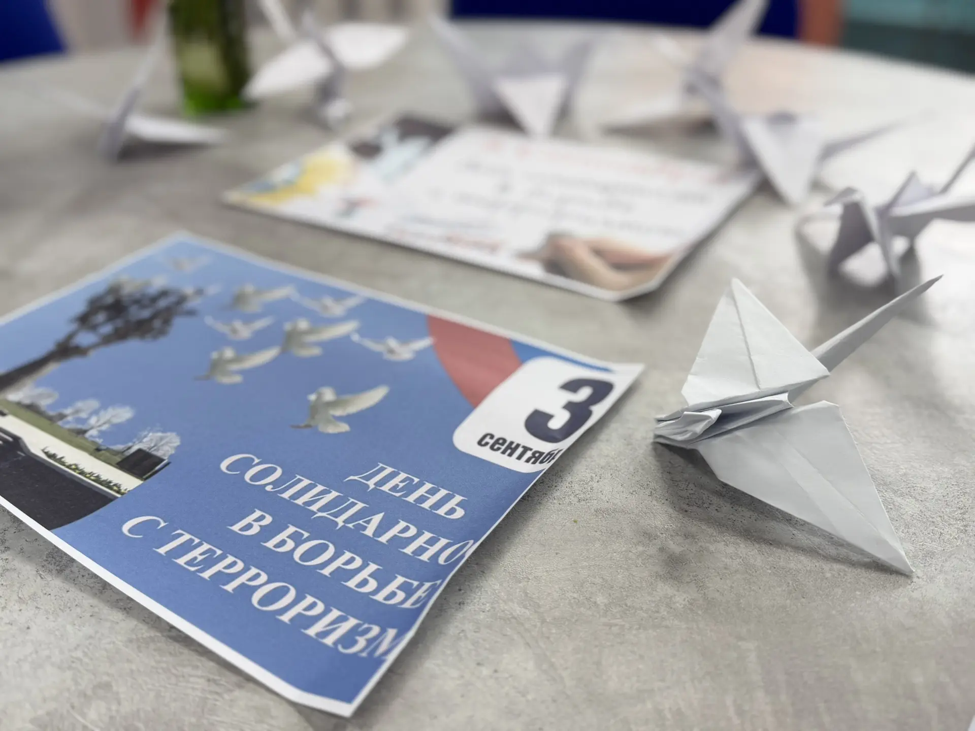 Сегодня под чутким руководством Дедусевой Екатерины мы делали журавликов.
