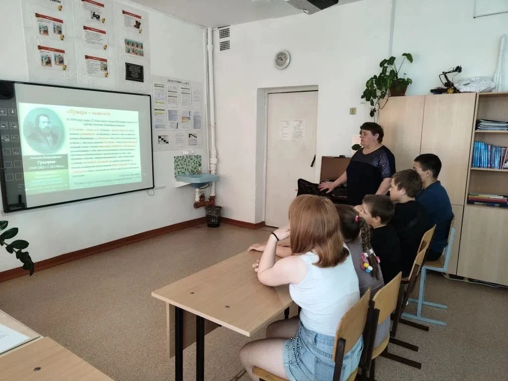 4 июня в нашем школьном лагере прошёл насыщенный и увлекательный день, полный творчеств...