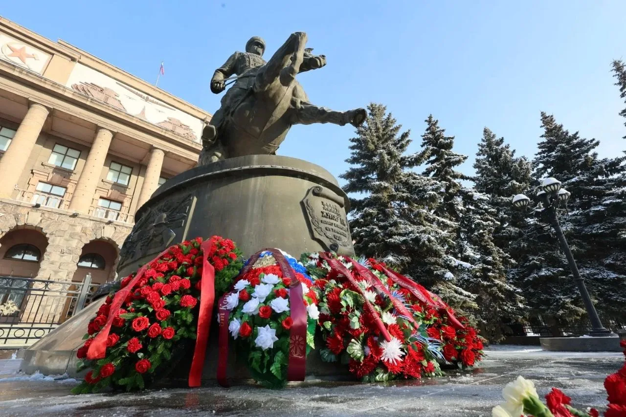 🎖В День защитника Отечества в Екатеринбурге вместе с командованием Центрального военного округа, вет