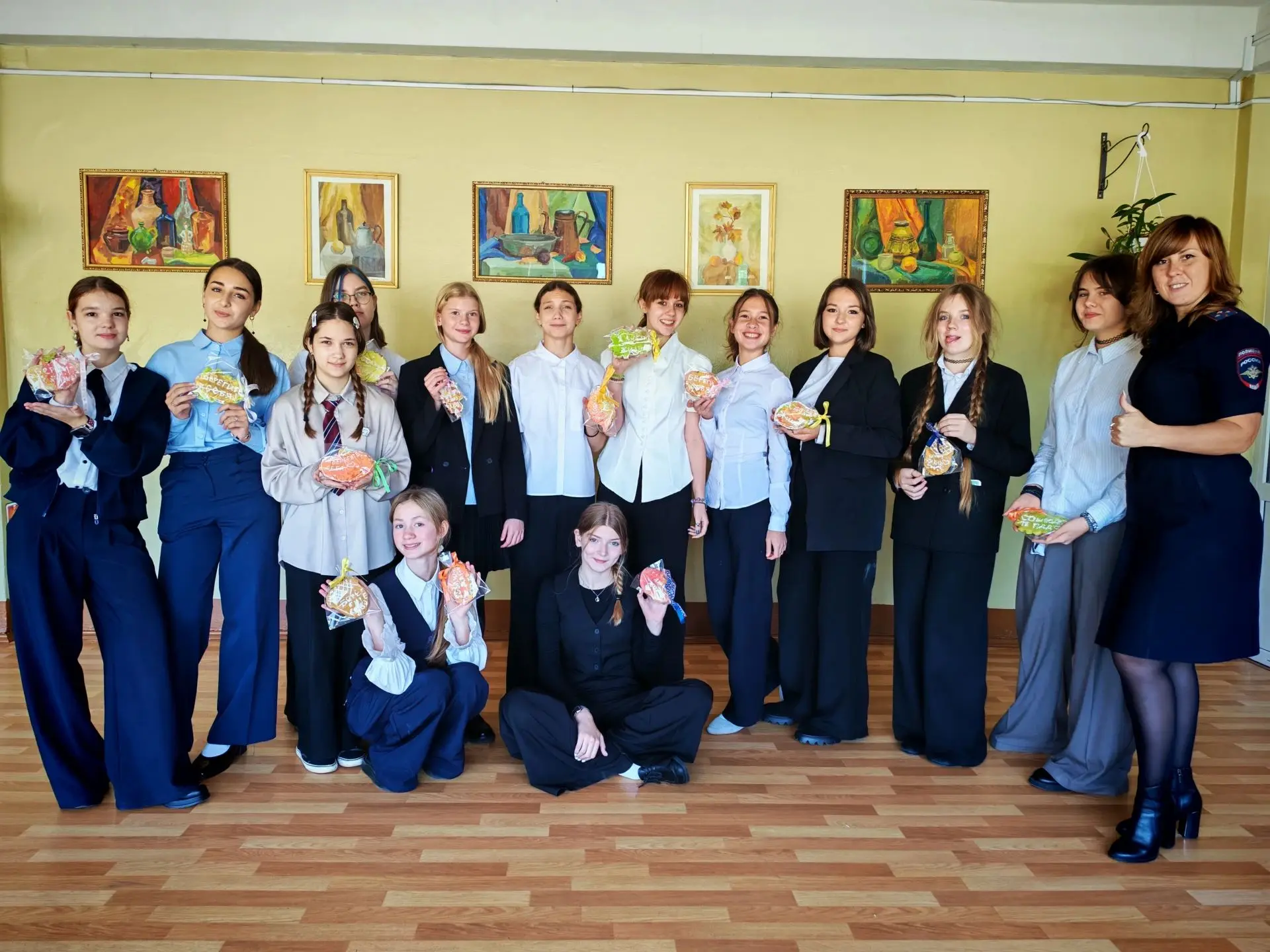 🍁Тверские Госавтоинспекторы с учащимися Гимназии № 44 провели акцию «С заботой о пожил...