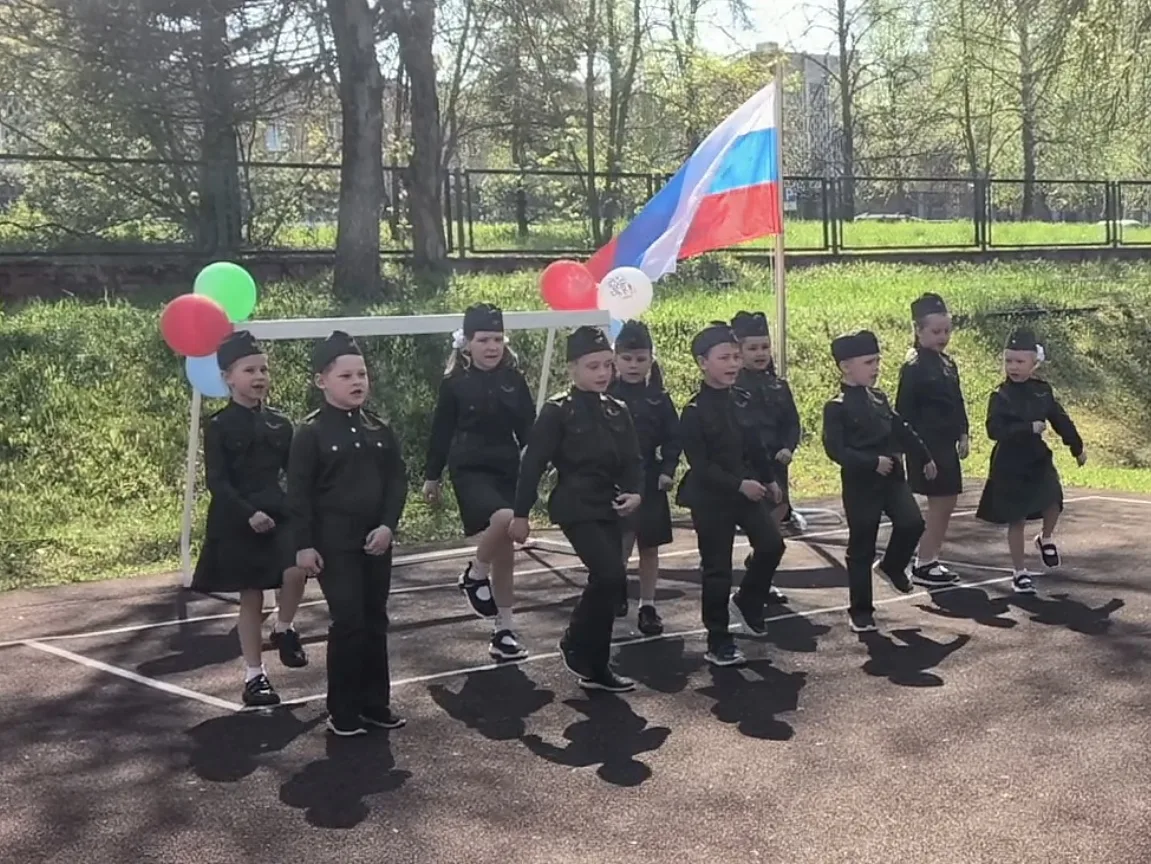 «Парад малышковых войск»