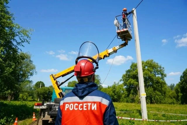 Жители Большесельского округа получат более надежное электроснабжение
⁣
Специалисты филиала «Россети