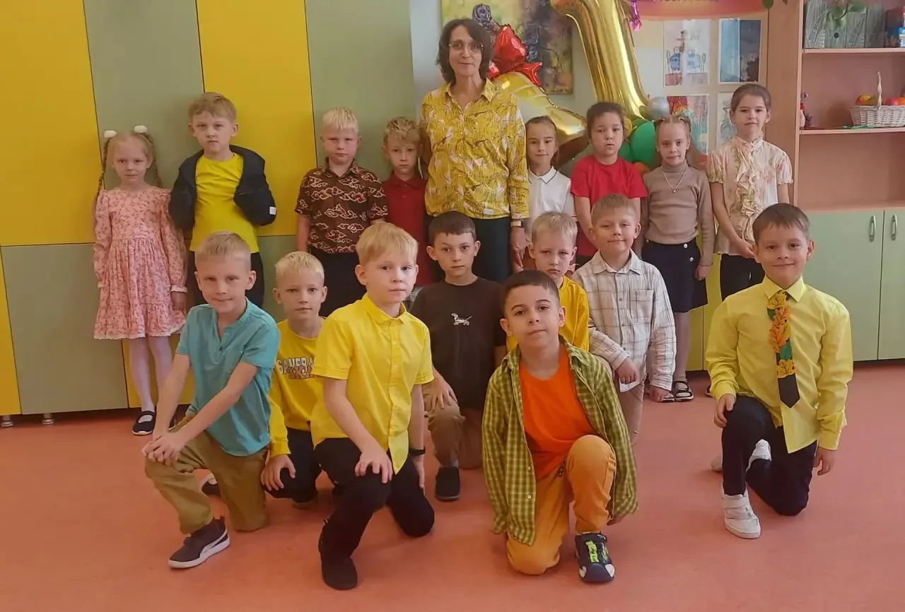 Сегодня в нашей школе прошла традиционная Цветная пятница! 🍂