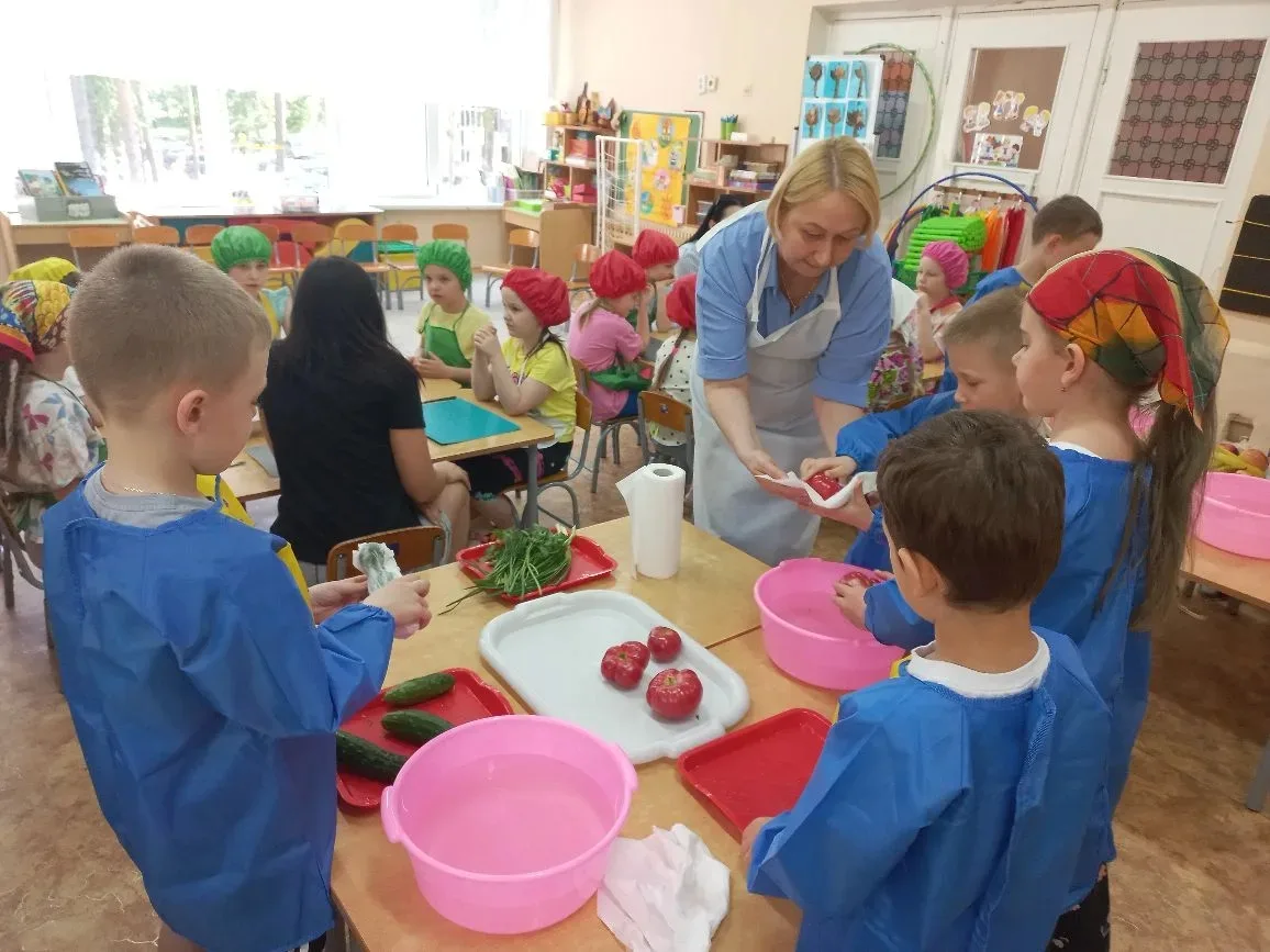 🥦🍎 Вкусная и полезная встреча состоялась в подготовительной к школе группе № 9. Ребят...