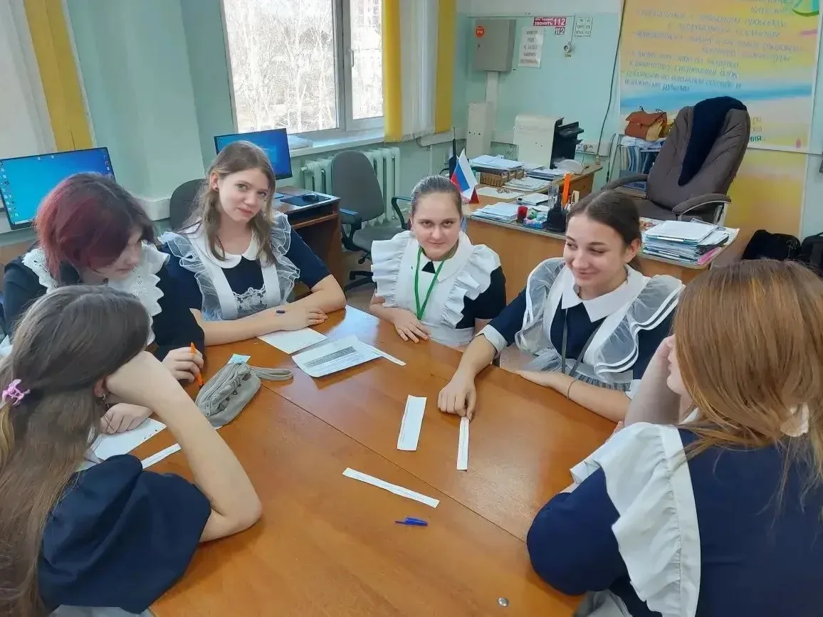 ⚛️Друзья, как вы уже поняли, в нашей школе началась долгожданная Декада науки и творчества! И, конеч