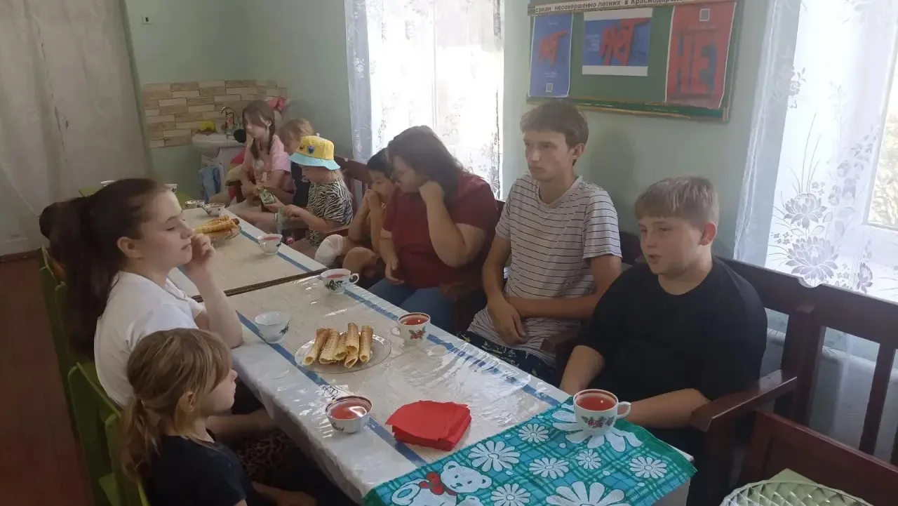 👩‍🍳🍽️ Развлекательная программа «Готовим вместе» не оставила ребят хутора Духовского...
