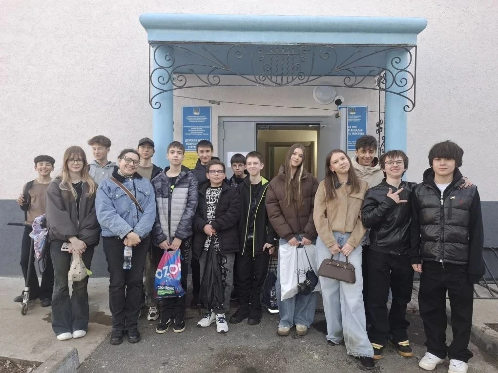 Весенние каникулы продолжаются, и наши ученики проводят их с пользой.  🎭 Учащиеся 8 А Б Г классов по