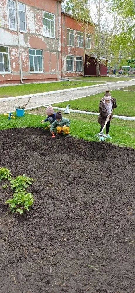 С наступлением теплых дней участок детского сада наполнился весёлым детским смехом - се...