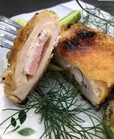 Кордон блю в наличие 🤤куриная котлета внутри сыр и ветчина 👌