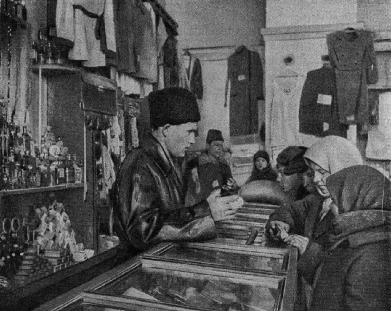 Универмаг в посёлке при ст. Гривно Подольского района. - 1931-1934 гг.