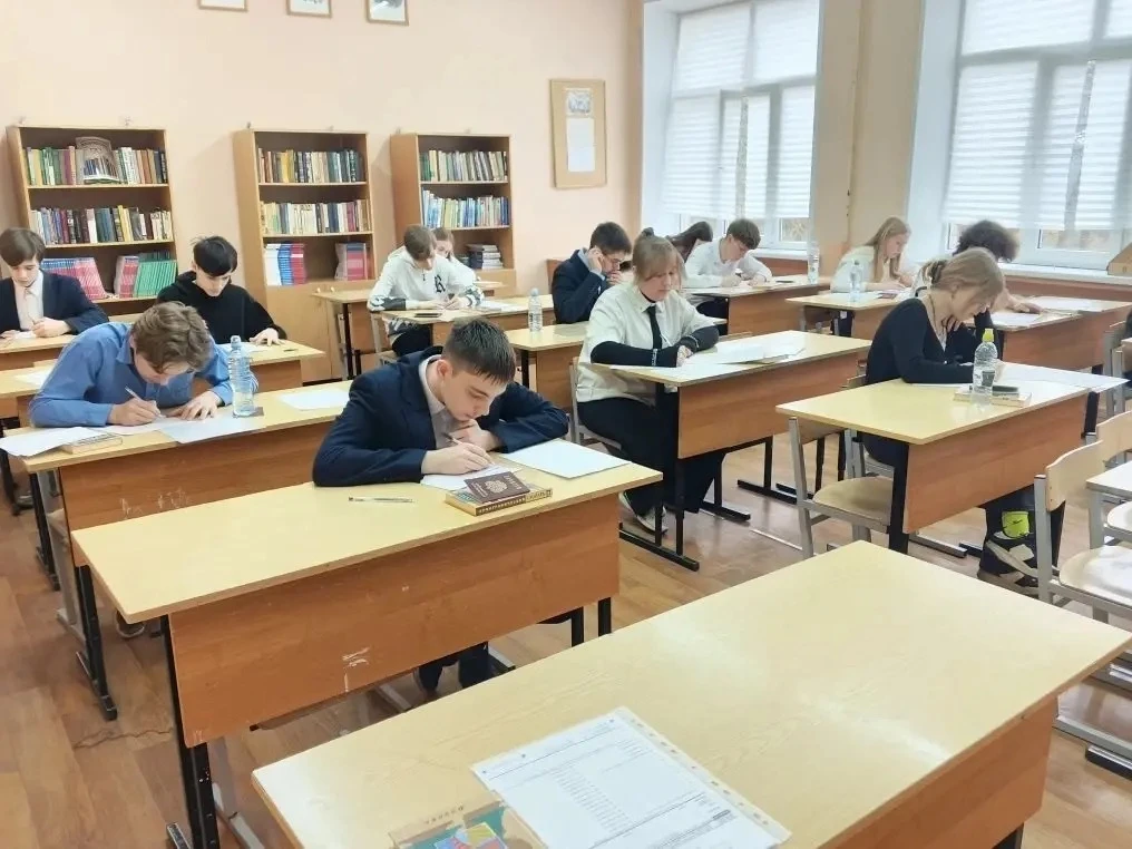 18.04. 2026  в корпусе 1 проходит апробация ОГЭ  по русскому языку.  Аудитории подготовлены, кимы ма