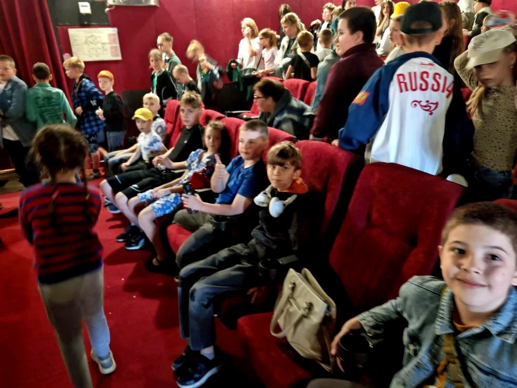 📸 Воспитанники Дома детского творчества побывали на бесплатном кинопоказе в кинотеатре «Родина».

Р