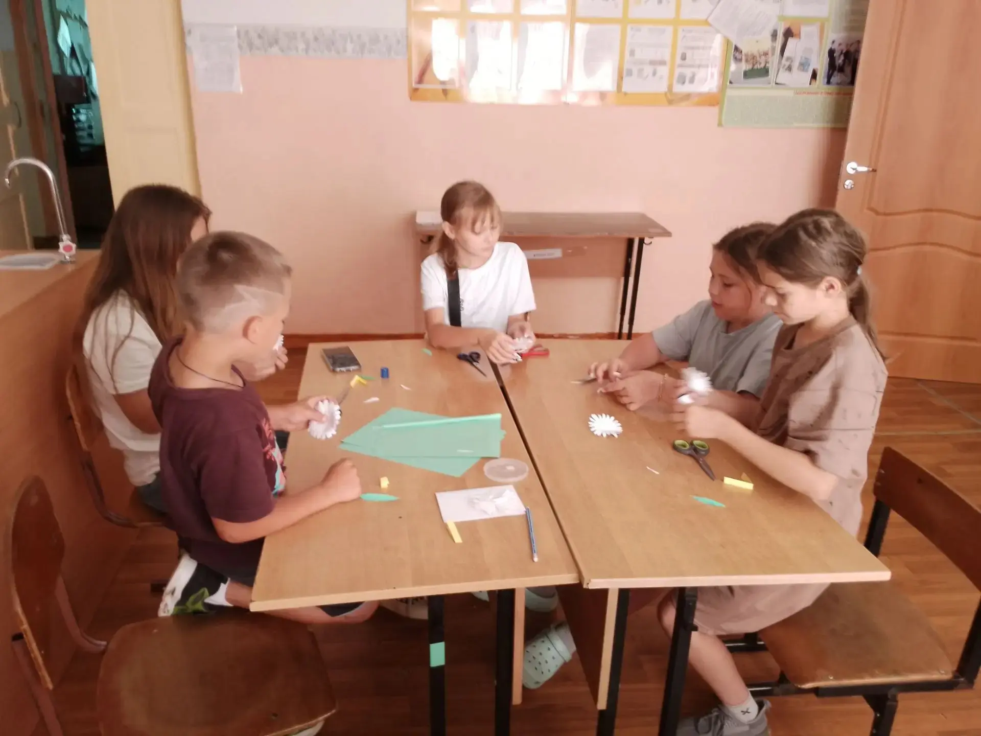 8 июня в Румянцевской школе прошло мероприятие, посвященное Дню семьи, любви и верности. В рамках те