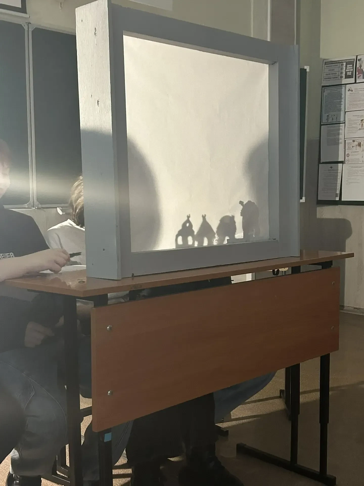 🎭 14 марта в нашей школе прошло увлекательное творческое мероприятие «Театр теней на английском язык