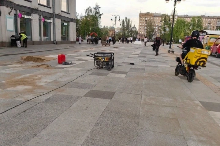 На площади Кирова опять будут менять плитку 🙄

Об этом свидетельствуют торги, объявленные сегодня М