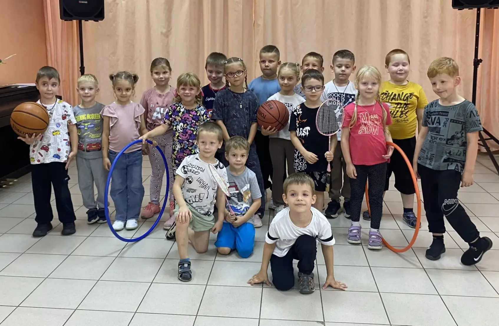 На День физкультурника прошла спортивно-игровая программа для детей "Лучше всех".Вначал...