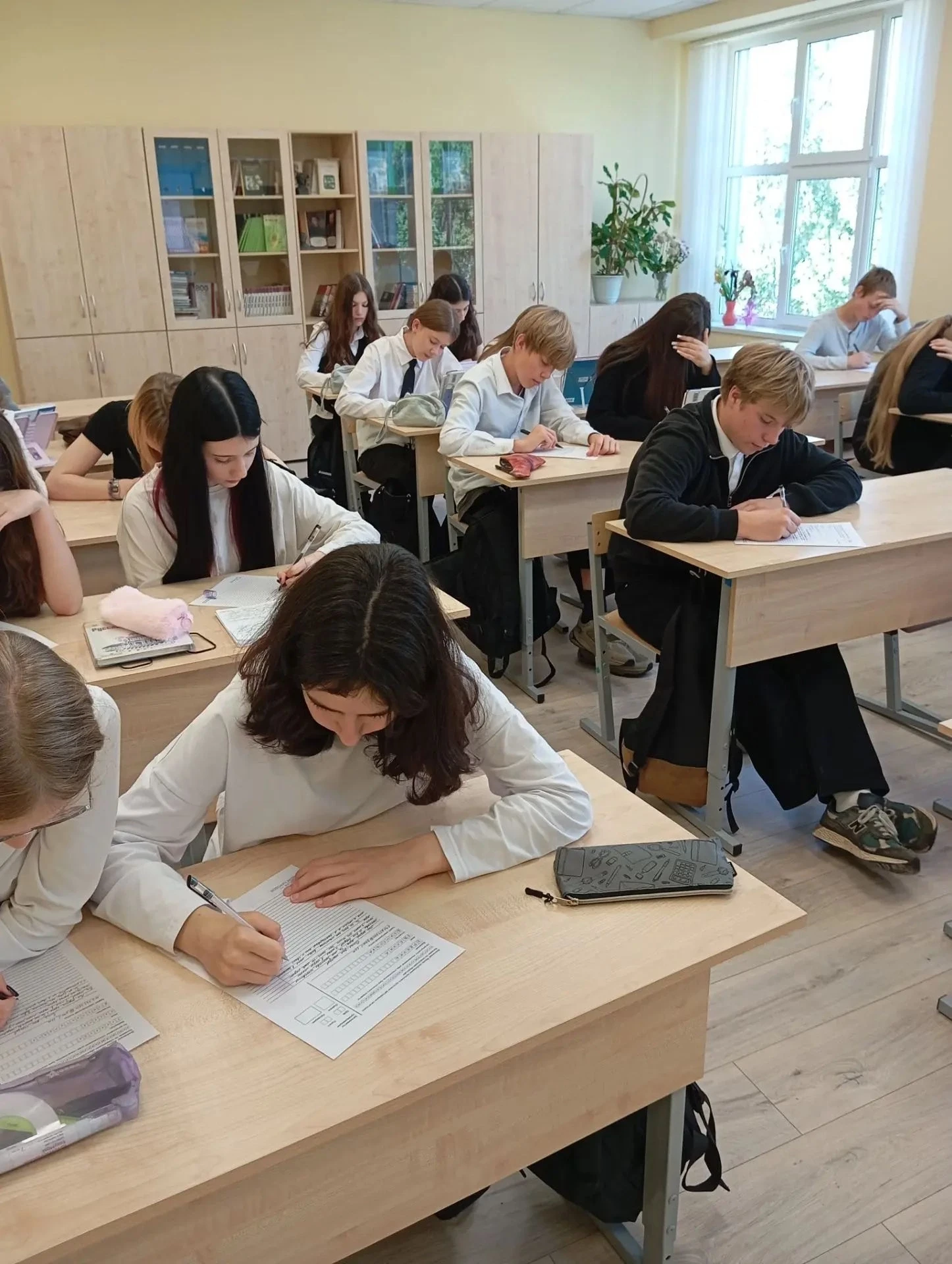 Учащиеся 9 «Б», 9 «Г» и 7 «Г» классов приняли участие во Всероссийском диктанте «Россия...