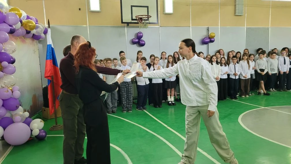 🎓 Сегодня в нашей школе прозвучали последние звонки и прошли торжественные линейки, которые подвели