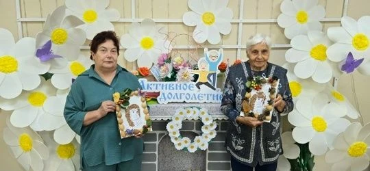 Сегодня мы хотим поделиться с вами идеей замечательной поделки, которая не только разви...