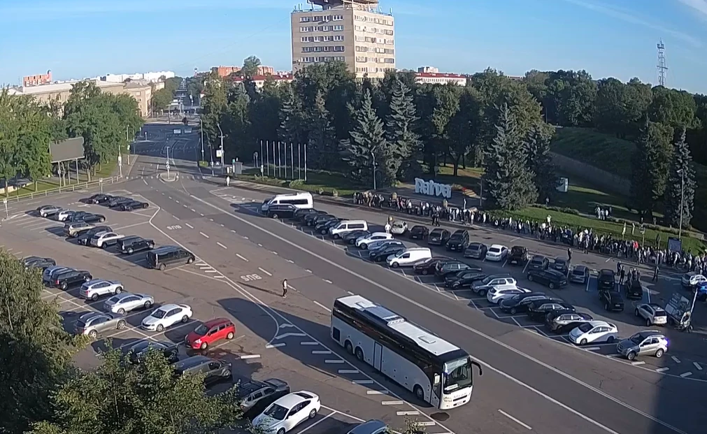 Камера - очередь из Нарвы (Эстония) в Россию https://balticlivecam.com/ru/cameras/eston...
