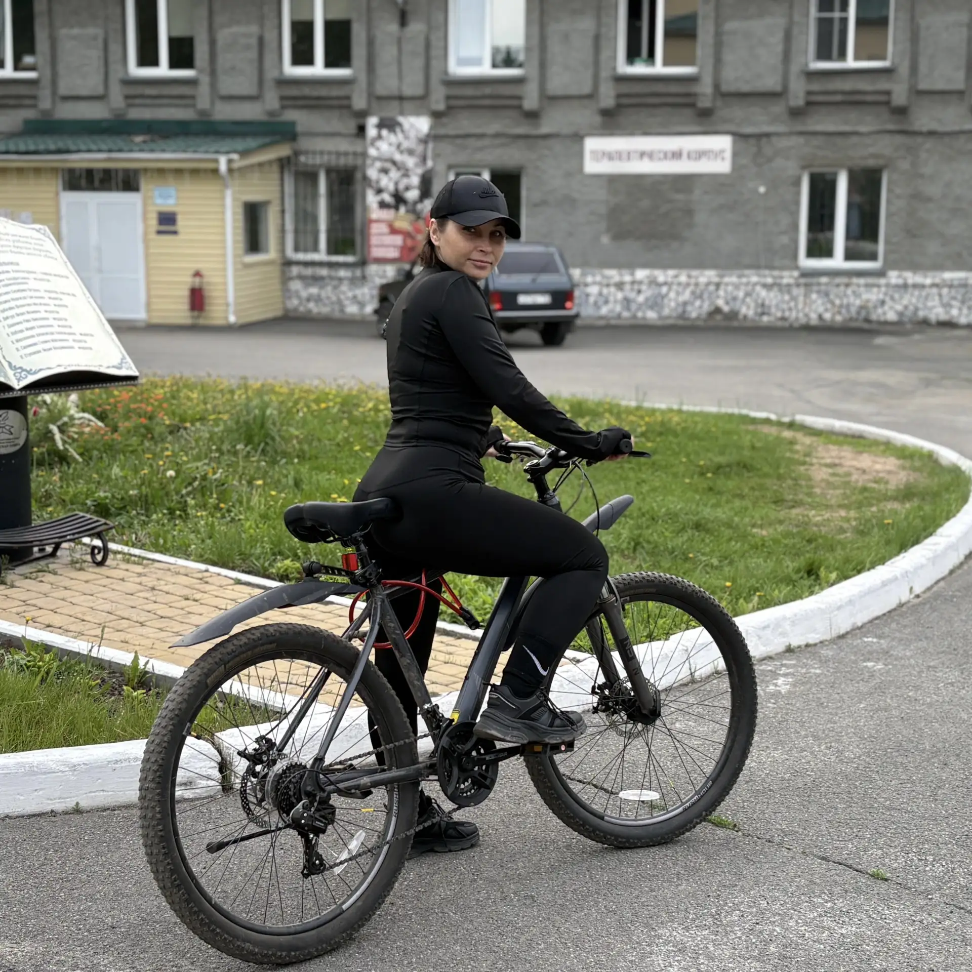🚴 В День велосипеда рассказываем о наших спортивных медиках, которые даже на работу пр...