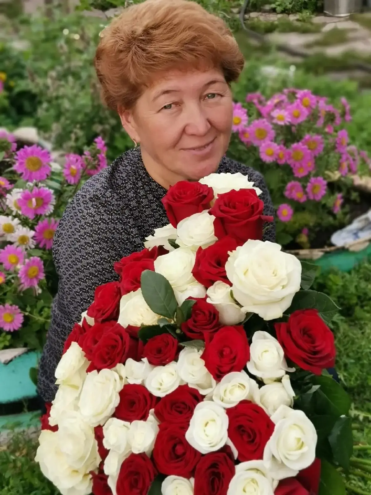 🌺Сегодня в программе "Песня в подарок" на нашем телеканале родные и близкие поздравляют: