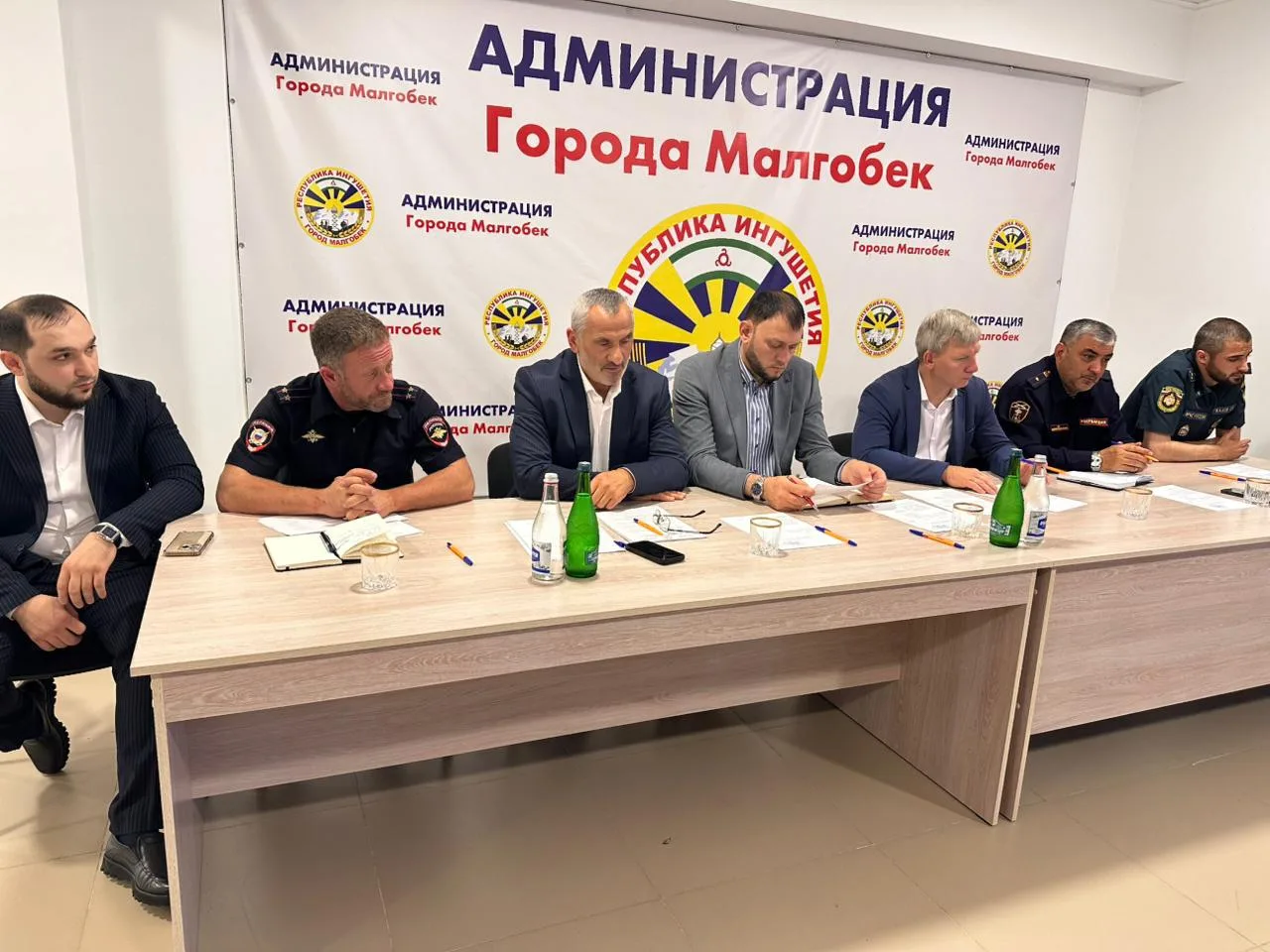 🛡️ В Администрации города Малгобек прошло заседание антитеррористической комиссии.