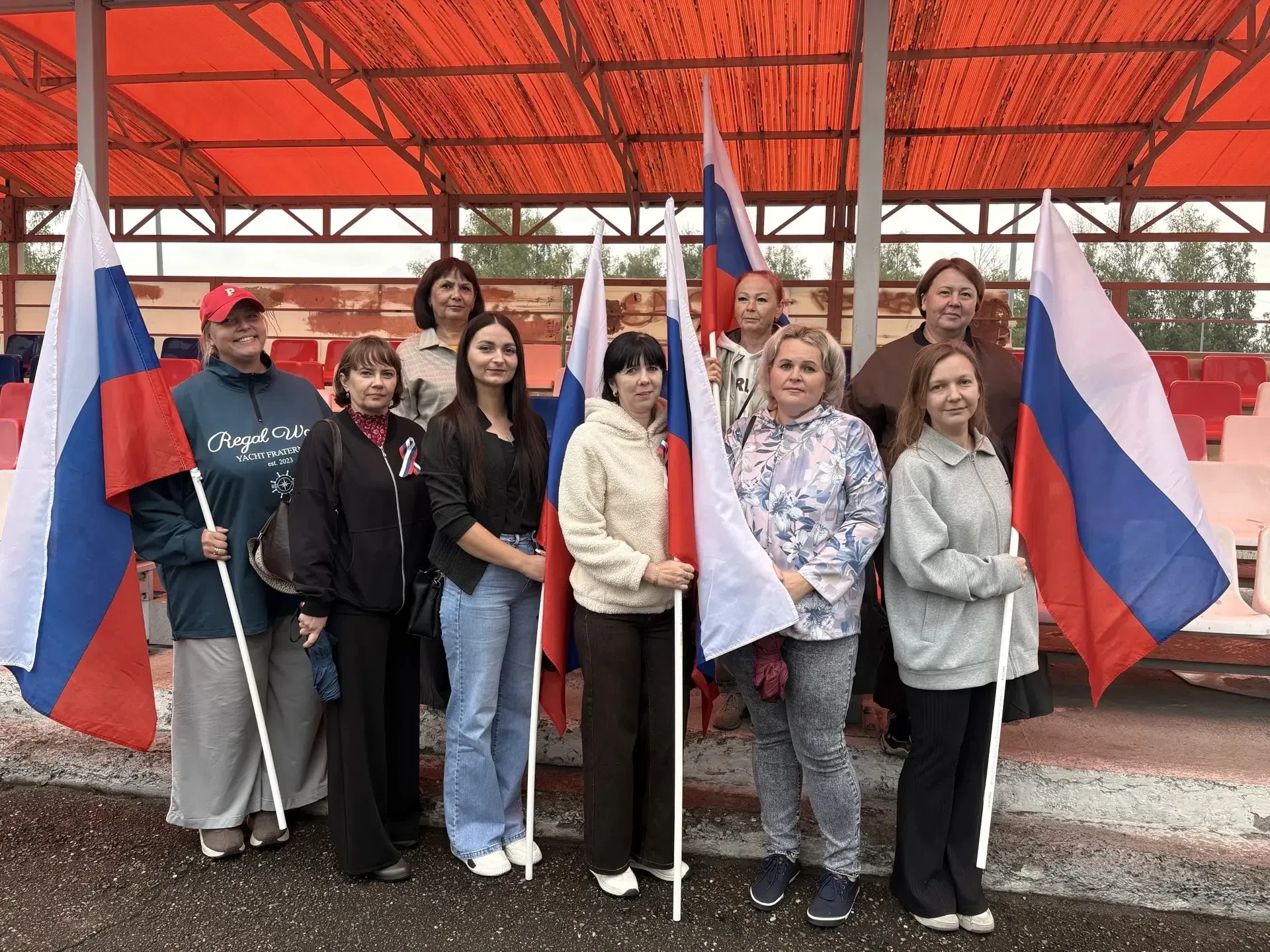 👥 Сотрудники Центра приняли участие в акции, посвященной Дня Государственного флага