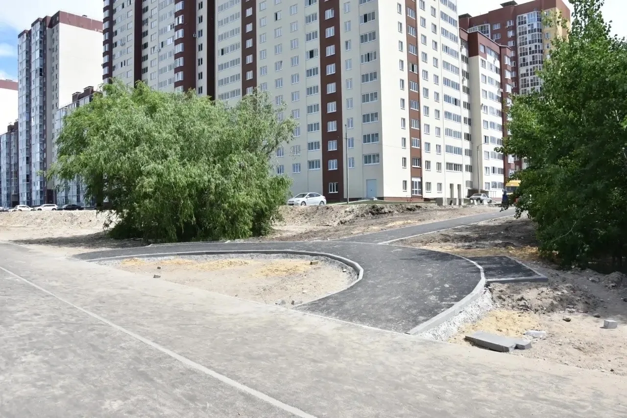 Некоторые снимки процесса обновления набережной Артамонова.

📡 РЖВ ТГ | ВК | МАХ

ЧАТ Жителей Ворон
