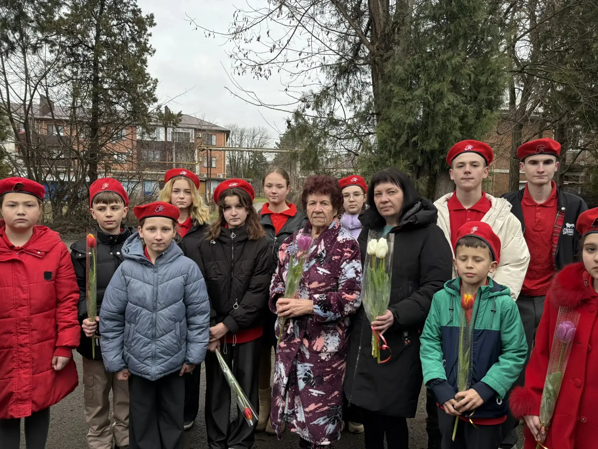 💐Накануне 8 Марта наш юноармейский отряд и ребята из «Движения Первых» отправились в особые гости. М