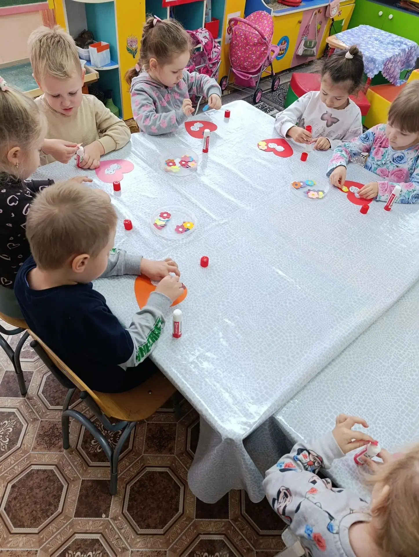 Сегодня с воспитанниками группы √3 воспитатель провела беседу посвященную " Дню пожилог...