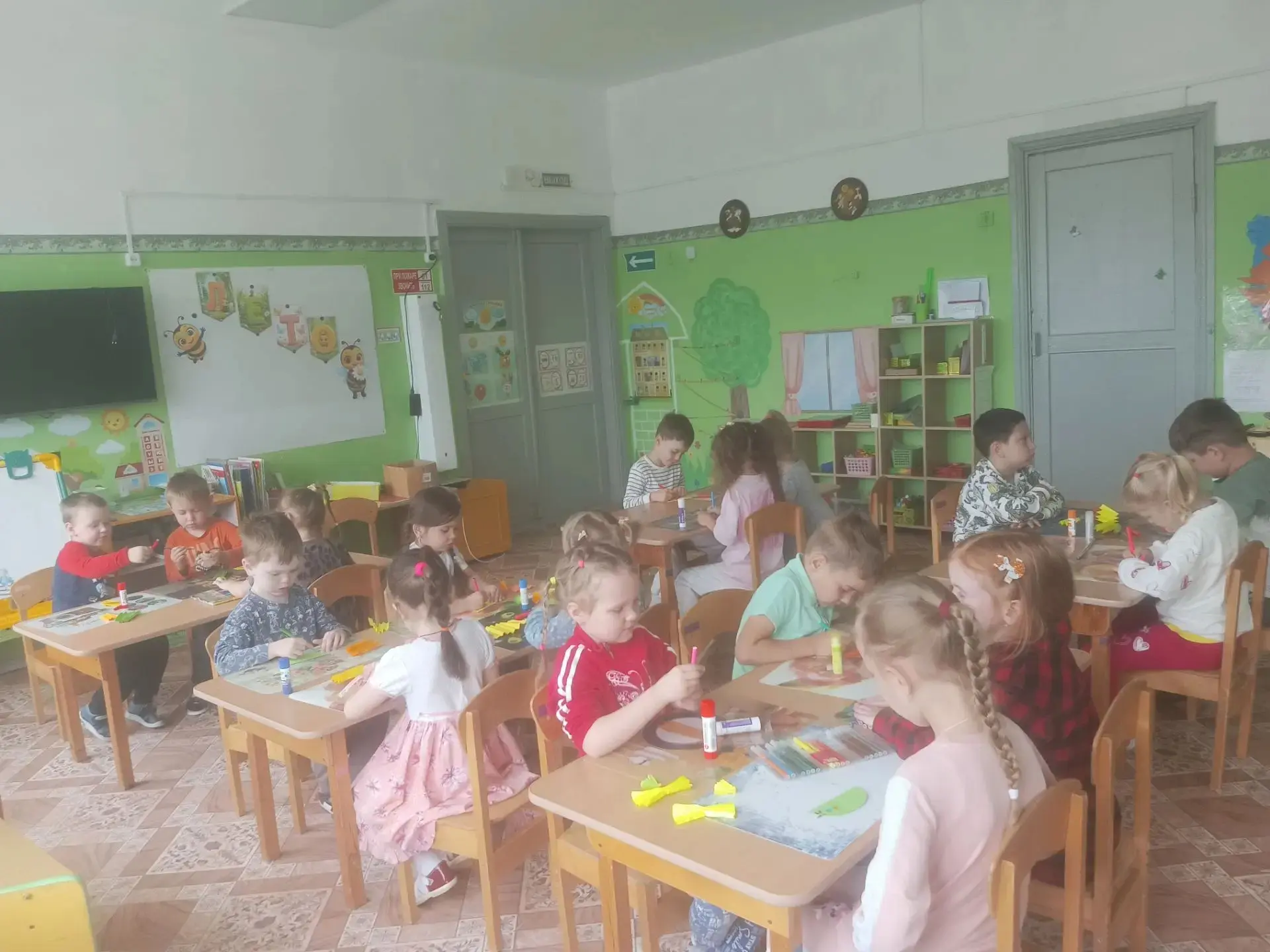 ✨День птиц!
 Сегодня в детском саду прошёл День птиц.
Воспитатели побеседовали с детьми о птицах: ра