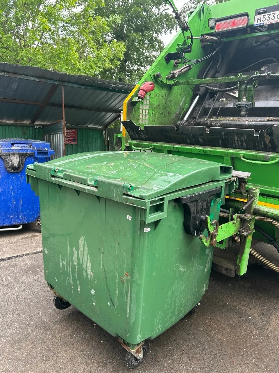 Начали мойку контейнеров по заявкам управляющих организаций 🚿♻️
