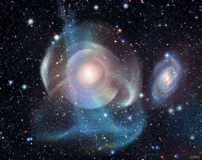 Космический каннибализм: как галактика NGC 474 пожирает соседей  🌀